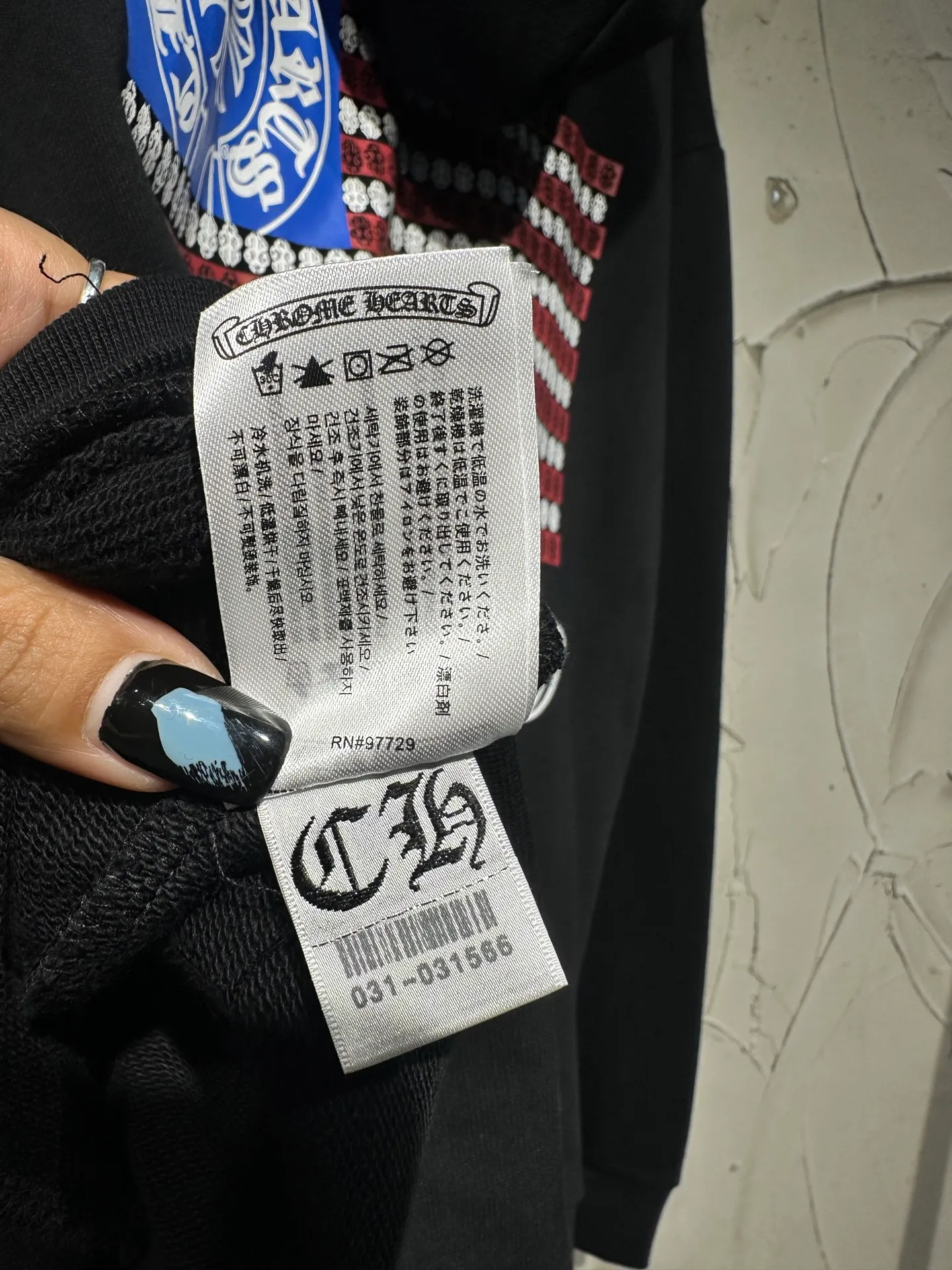 Q31—P230 -Chrome Hearts/Chrome Hearts printed zipper sweatshirt cardigan jacket -420 grams of high-density, high-quality wool, soft, delicate and skin-friendly, soft and silky to the touch, warm and skin-friendly -The hardware and zipper accessories are all customized with full details -Colour: black -Size: S M L XL